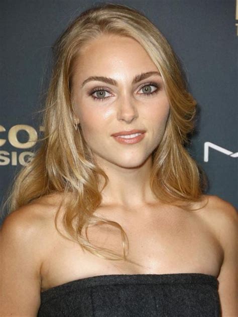 Vídeos pornô de AnnaSophia Robb em 2024: Cenas de sexo da。